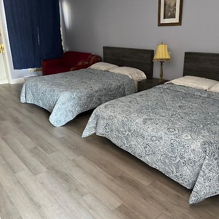 Motel La Siesta De Gascon Terrebonne Bagian luar foto