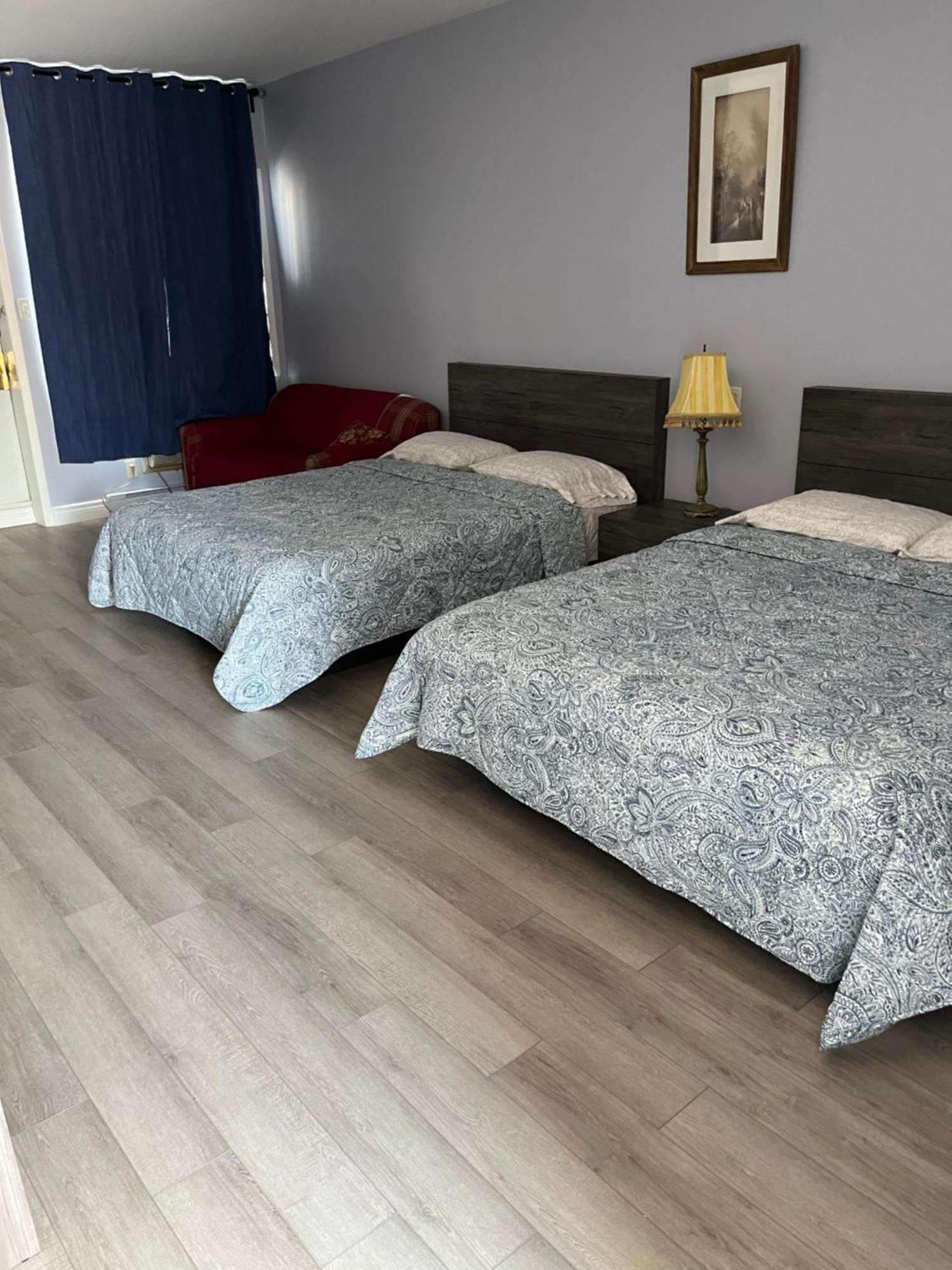 Motel La Siesta De Gascon Terrebonne Bagian luar foto