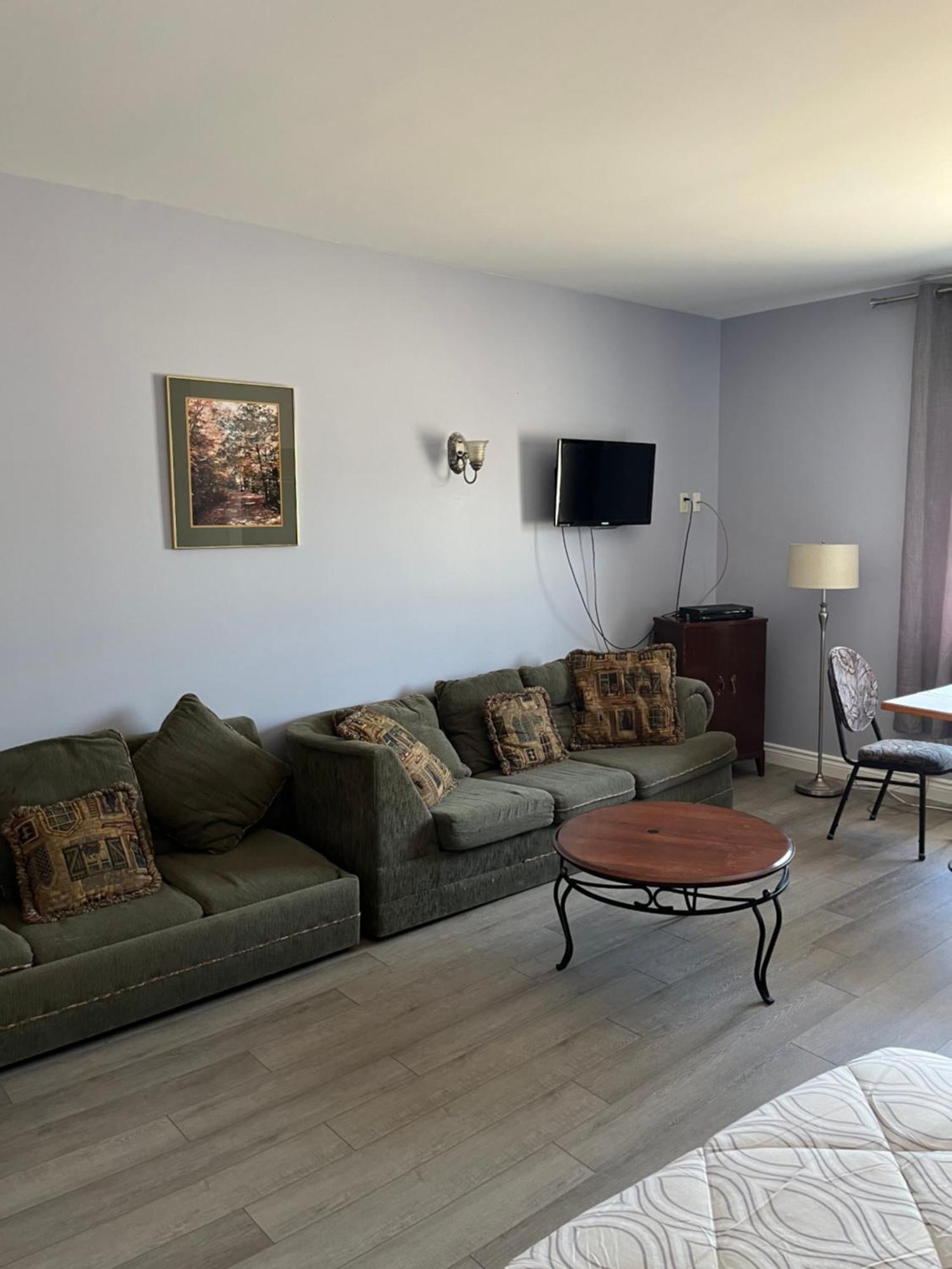Motel La Siesta De Gascon Terrebonne Bagian luar foto