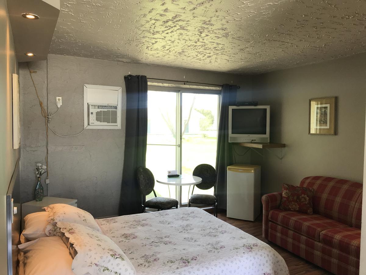Motel La Siesta De Gascon Terrebonne Bagian luar foto
